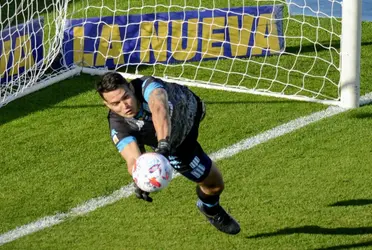 El arquero con presente en Vélez, habló sobre su salida de la Academia