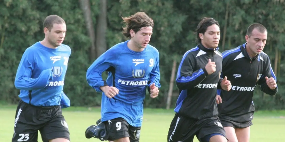 Salió de la cantera de la Academia y tuvo un gran rendimiento en las categorias menores de la Selección Argentina